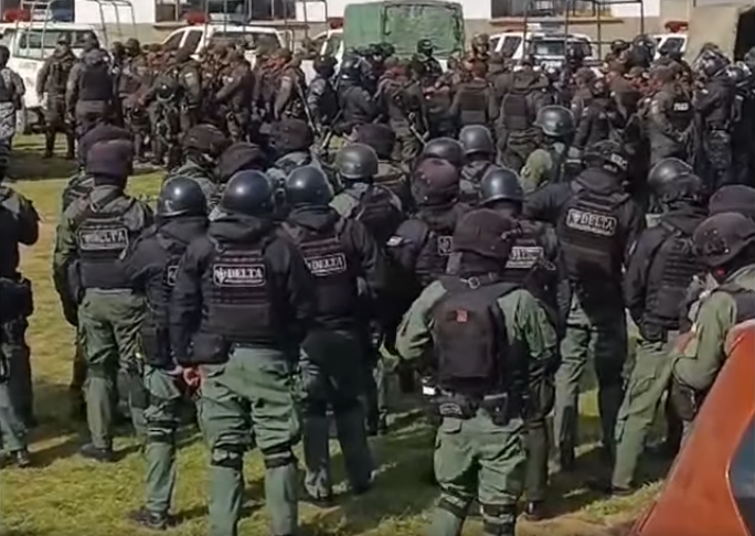 Tras la muerte de reclusos, un contingente policial ingresa al penal de Chonchocoro