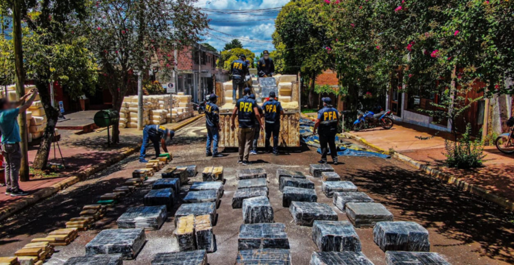 En Argentina secuestran un cargamento de seis toneladas de droga en camión conducido por boliviano