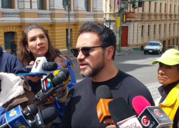 Reyes dice que Manfred designó a Calvo como delegado para buscar respaldo de Santa Cruz