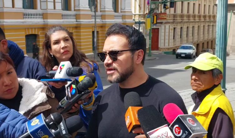 Reyes dice que Manfred designó a Calvo como delegado para buscar respaldo de Santa Cruz
