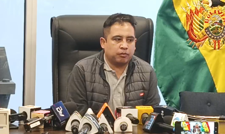 Astorga dice que Evo se dio cuenta que no puede ser candidato y que FPV le puso condiciones