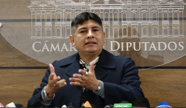 Diputado Cuéllar dice que intentaron matarle y que tomó la sede del MAS a título personal