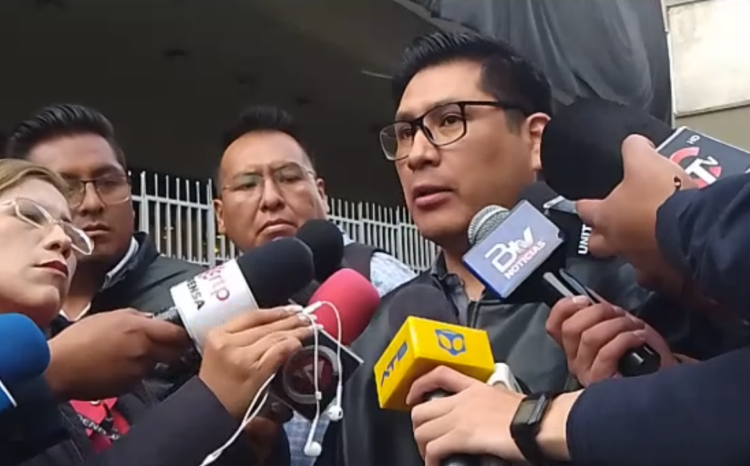 Procurador señala que Claros continuará en la cárcel tras encontrar en su poder un celular