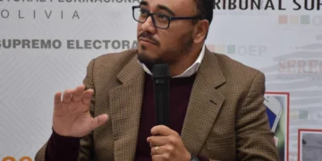 Ávila: Un juez electoral definirá si Evo rompió la ley con su encuesta