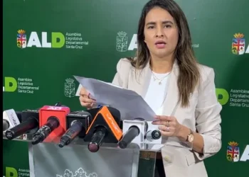 Aguirre acusa a Suárez y Creemos de ser deshonestos
