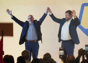Doria Medina presenta a José Luis Lupo como su acompañante de fórmula