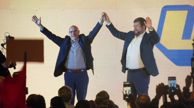 Doria Medina presenta a José Luis Lupo como su acompañante de fórmula