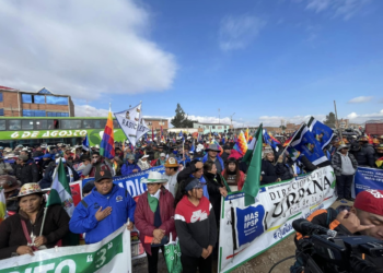 Morales lidera la marcha de Caracollo que pretende llegar a La Paz el domingo