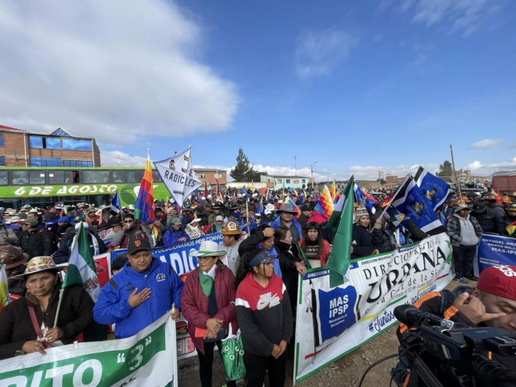 Morales lidera la marcha de Caracollo que pretende llegar a La Paz el domingo