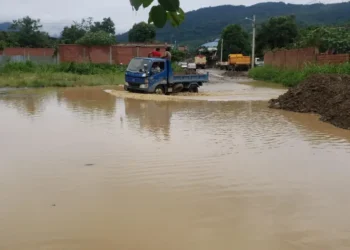 Caranavi en emergencia por inundaciones en calles y viviendas