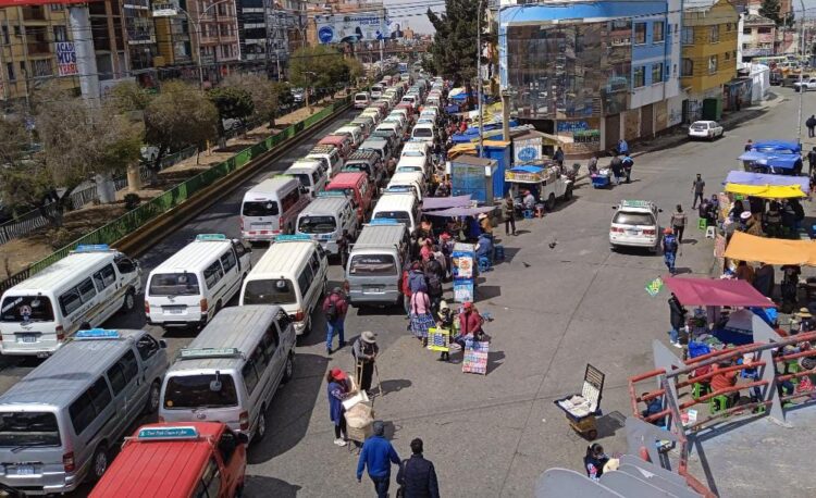 Con la restricción vehicular, el flujo de circulación de vehículos redujo en 30%.