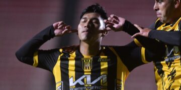 The Strongest gana 3-2 a Aurora, con su añeja receta de la garra