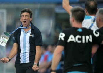 Costas, DT con ADN celeste y blanco que relanzó a Racing Club