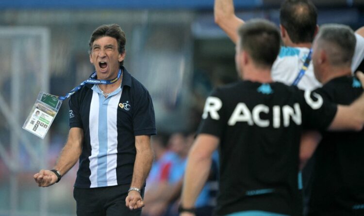 Costas, DT con ADN celeste y blanco que relanzó a Racing Club