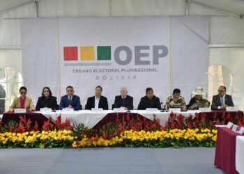 De los líderes políticos en la Cumbre Multipartidaria, el gran ausente es Evo Morales