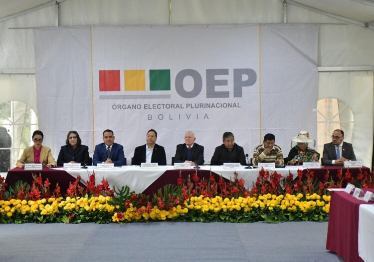 De los líderes políticos en la Cumbre Multipartidaria, el gran ausente es Evo Morales