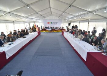 De los líderes políticos en la Cumbre Multipartidaria, el gran ausente es Evo Morales