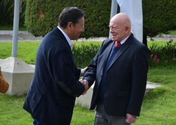 De los líderes políticos en la Cumbre Multipartidaria, el gran ausente es Evo Morales