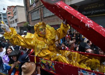La Paz festeja el Desentierro del Pepino, tradición que abre paso al Carnaval