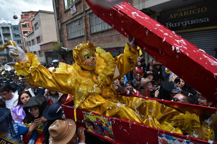 La Paz festeja el Desentierro del Pepino, tradición que abre paso al Carnaval