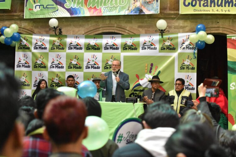 Juan del Granado en la vuelta del MSM, en un acto último en La Paz.