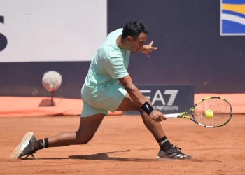 Dellien da batalla, pero cae con De Miñaur en Roma