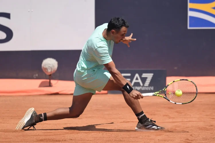 Dellien da batalla, pero cae con De Miñaur en Roma