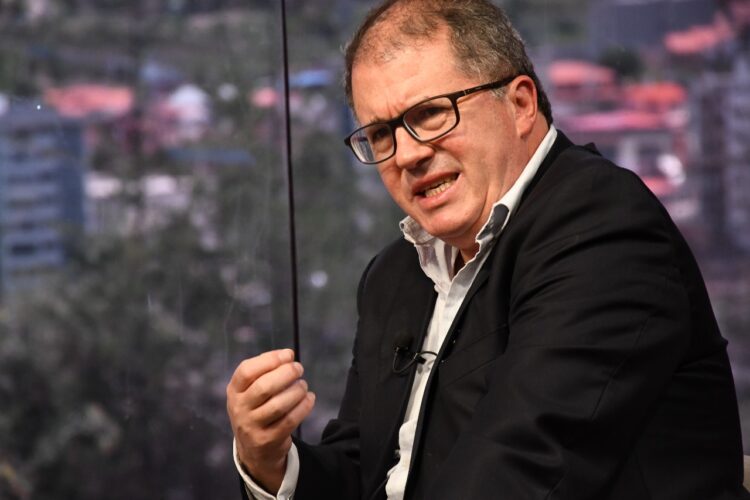 Sobre contrato de litio: ‘Por menos cayó Goni’