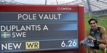 Duplantis eleva de nuevo su techo: 6,27 m y undécimo récord mundial