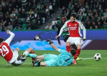 Arsenal pone fin a la imbatibilidad del Sporting de Lisboa (5-1)