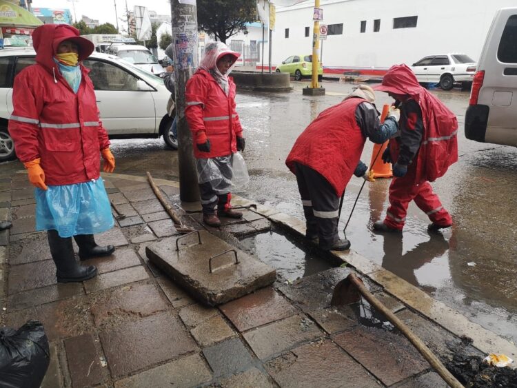Cuadrillas de obreros están listas para la atención de emergencias por las lluvias..