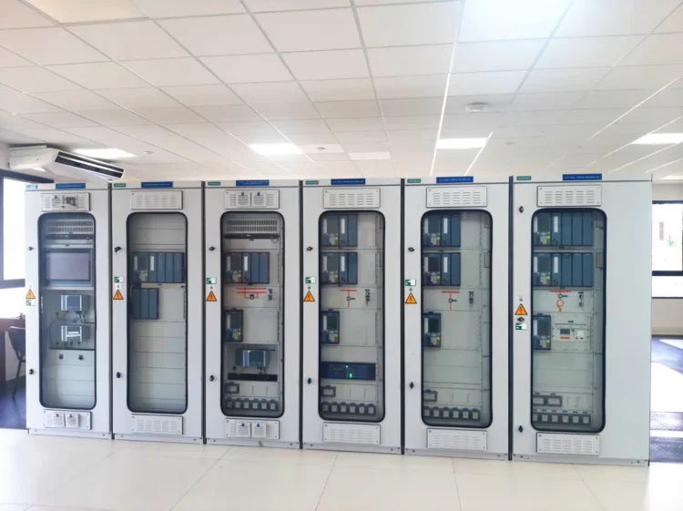 ENDE refuerza subestación en Yapacaní con nuevo banco de baterías