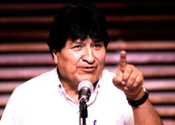 Evo: Tuto confirma su discriminación y clasismo al trabajo digno y honrado de los lustrabotas