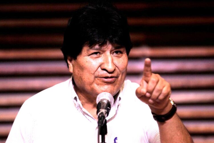 Evo: Tuto confirma su discriminación y clasismo al trabajo digno y honrado de los lustrabotas