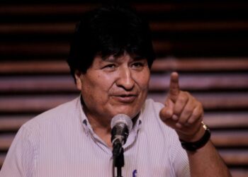 Evo: Tuto confirma su discriminación y clasismo al trabajo digno y honrado de los lustrabotas