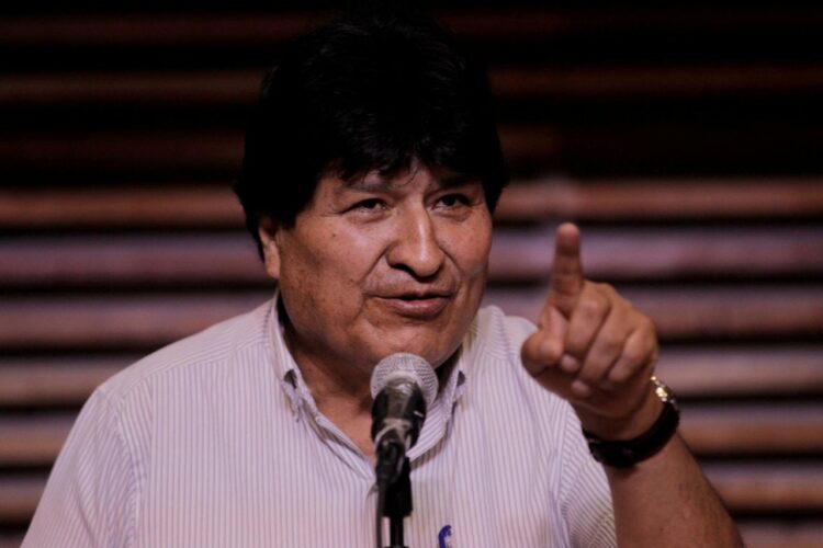Evo: Tuto confirma su discriminación y clasismo al trabajo digno y honrado de los lustrabotas