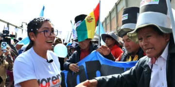 La alcaldesa Eva Copa en campaña de elecciones.