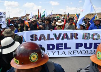 Evo Morales y Andrónico Rodríguez, en la marcha de Caracollo.