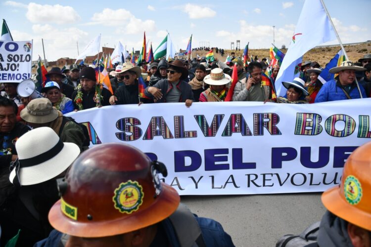 Evo Morales y Andrónico Rodríguez, en la marcha de Caracollo.