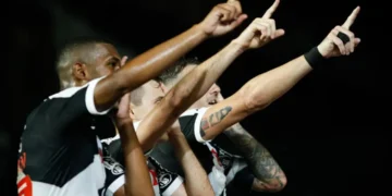 Vasco da Gama sale del descenso en el estreno de Diniz