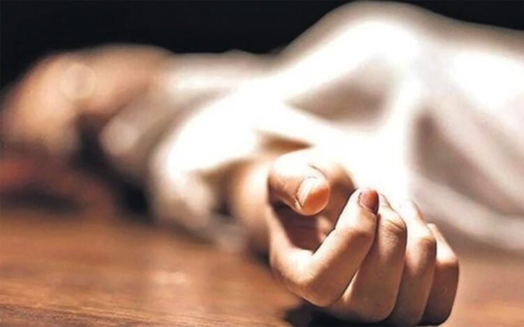 Una mujer murió estrangulada en Villa Tunari.