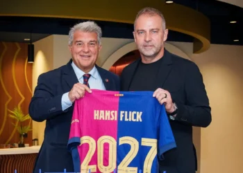 El Barcelona blinda a Hansi Flick hasta 2027