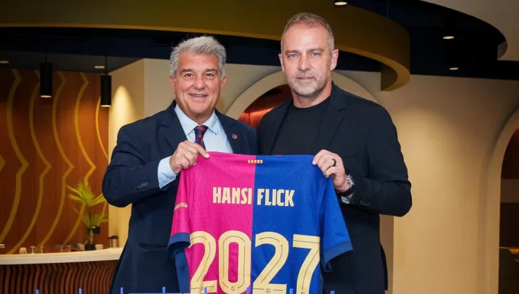 El Barcelona blinda a Hansi Flick hasta 2027