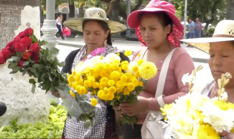 Floricultores envían 15 toneladas de flores a través del puente aéreo