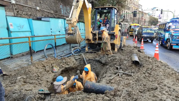 Una fuga deja sin agua a zonas del centro paceño