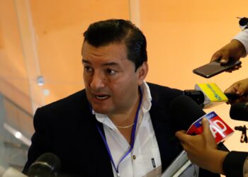 Dimes y diretes entre el alcalde y el Concejo Municipal de Santa Cruz por inasistencia a sesión de honor