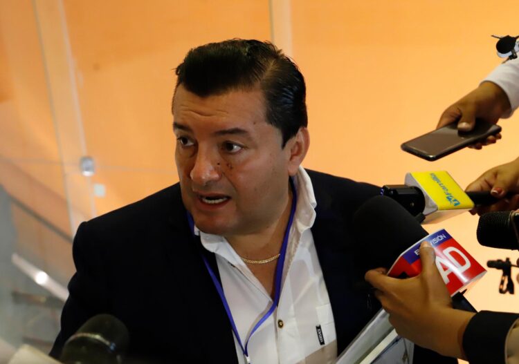 Dimes y diretes entre el alcalde y el Concejo Municipal de Santa Cruz por inasistencia a sesión de honor