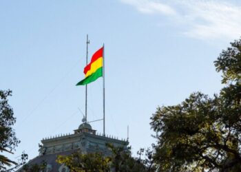 Cambios constitucionales en Bolivia, 200 años de historia