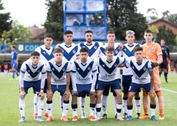 Vélez afronta otro examen de cuidado en la Liga argentina, Huracán al acecho