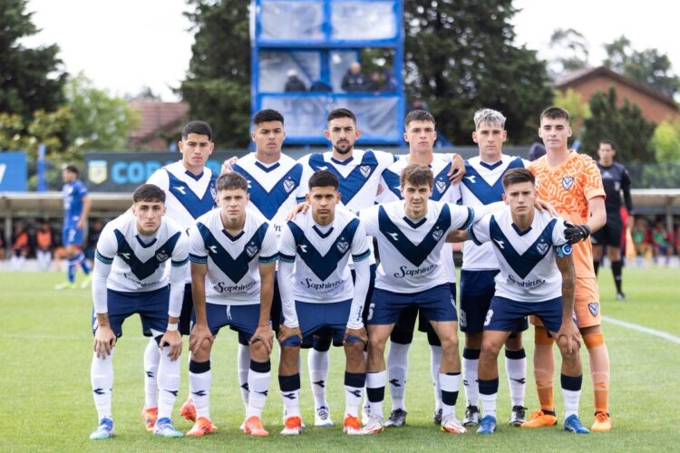 Vélez afronta otro examen de cuidado en la Liga argentina, Huracán al acecho